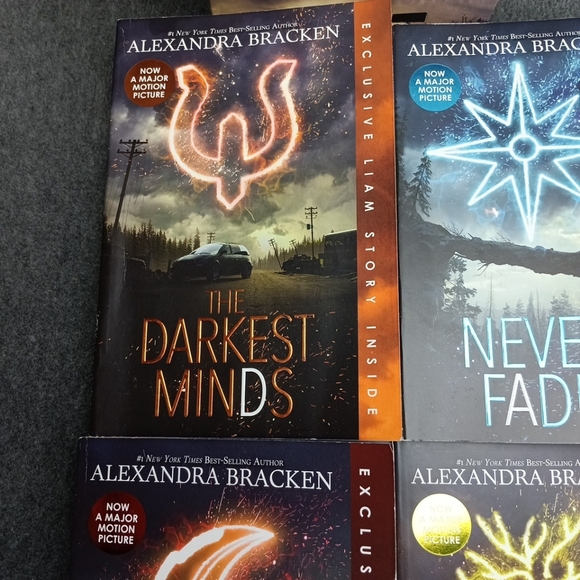 Alexandra Bracken The Darkest Minds Series 4 Book Paperback Boxed Set - Picture 9 of 9